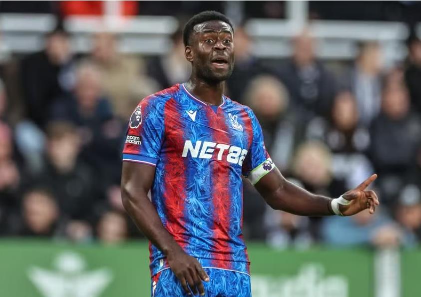Gueye trở thành cầu thủ đầu tiên tại Premier League sau 26 năm ghi bàn phản lưới nhà ở cả hai vòng đấu với Newcastle