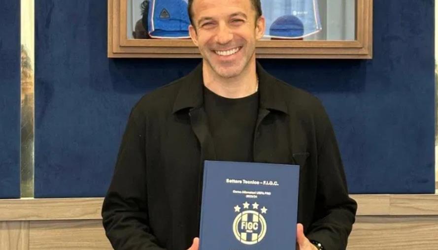 Huyền thoại Juventus Del Piero đăng ảnh lên mạng xã hội: Tôi đã có được giấy phép huấn luyện viên