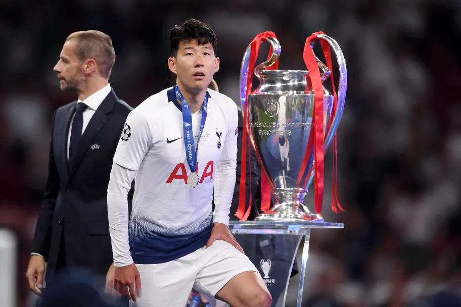 Những chức vô địch mà Tottenham đã mất trong những năm đó: chứng kiến ​​Fox City giành chức vô địch tại Stamford Bridge; thua Madrid trong trận chung kết Champions League