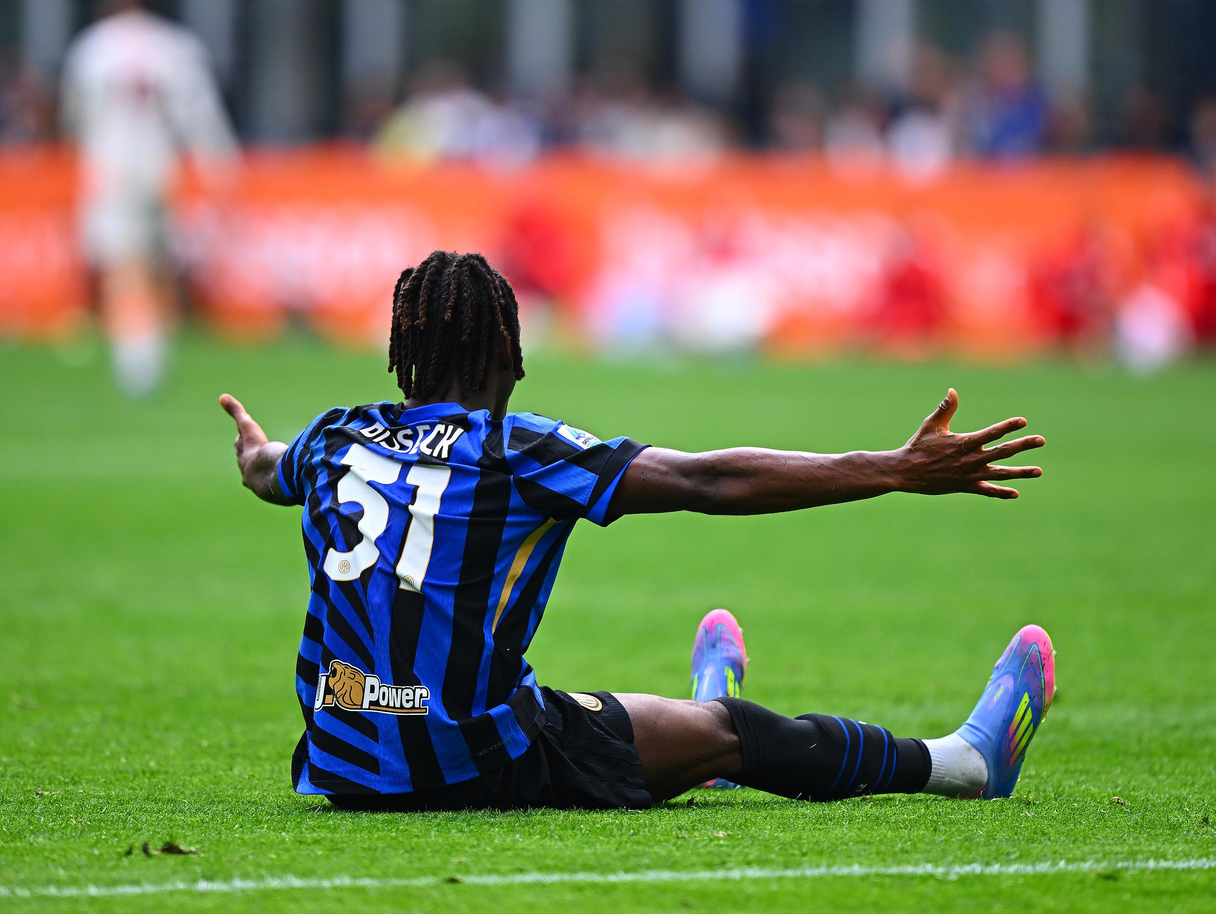Một cuộc gọi nhỡ ảnh hưởng đến cuộc đua vô địch? Inter Milan đã bỏ lỡ một quả phạt đền khi để thua Roma và đội bóng này về nhì với cách biệt 1 điểm.