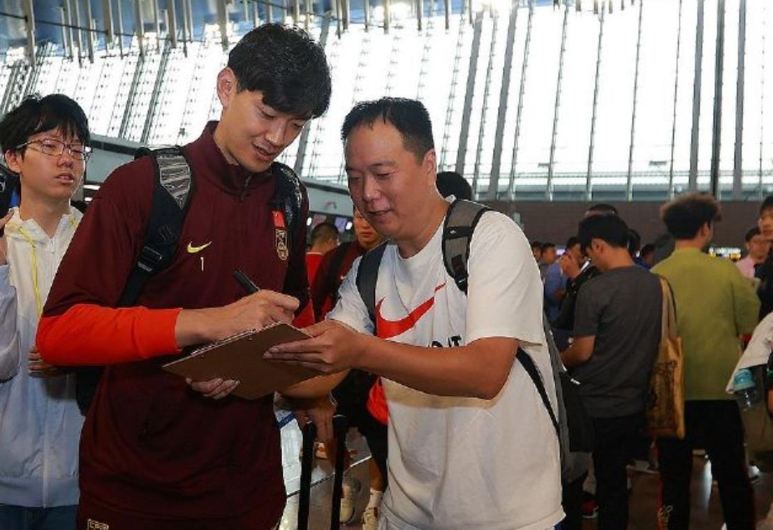 Beijing Youth Daily: Bộ khung chính của đội tuyển bóng đá quốc gia Trung Quốc đấu với Indonesia về cơ bản đã được hình thành, đội hình kim cương 442 khó có thể thay đổi