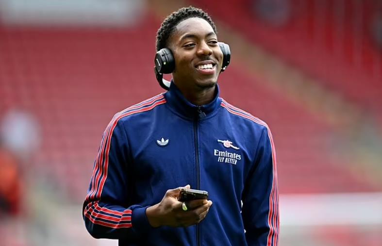 Bài đăng: Arsenal không lo lắng về tin đồn liên quan đến Skelly và Real Madrid, và tự tin sẽ hoàn tất việc gia hạn hợp đồng với anh vào mùa hè này