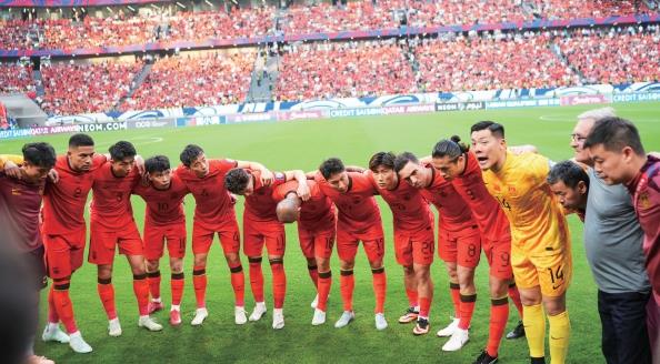 Dongti: Zheng Zhi và Chen Tao chỉ phù hợp làm "nội các tạm quyền" của đội tuyển bóng đá quốc gia. Huấn luyện viên trưởng tương lai vẫn sẽ là một người châu Âu trẻ tuổi
