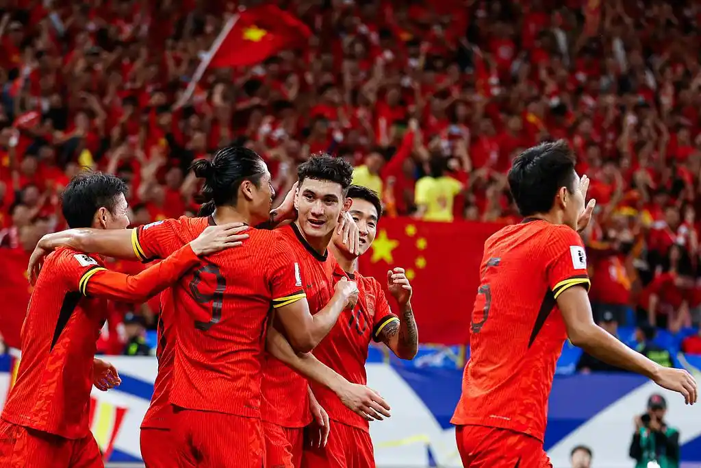 Gánh vác gánh nặng tiến về phía trước! Zhang Yuning ghi 2 bàn thắng và 2 pha kiến ​​tạo trong vòng loại World Cup, tạo ra điểm trong 3 trận liên tiếp và thắp sáng hy vọng cho đội tuyển bóng đá quốc gia