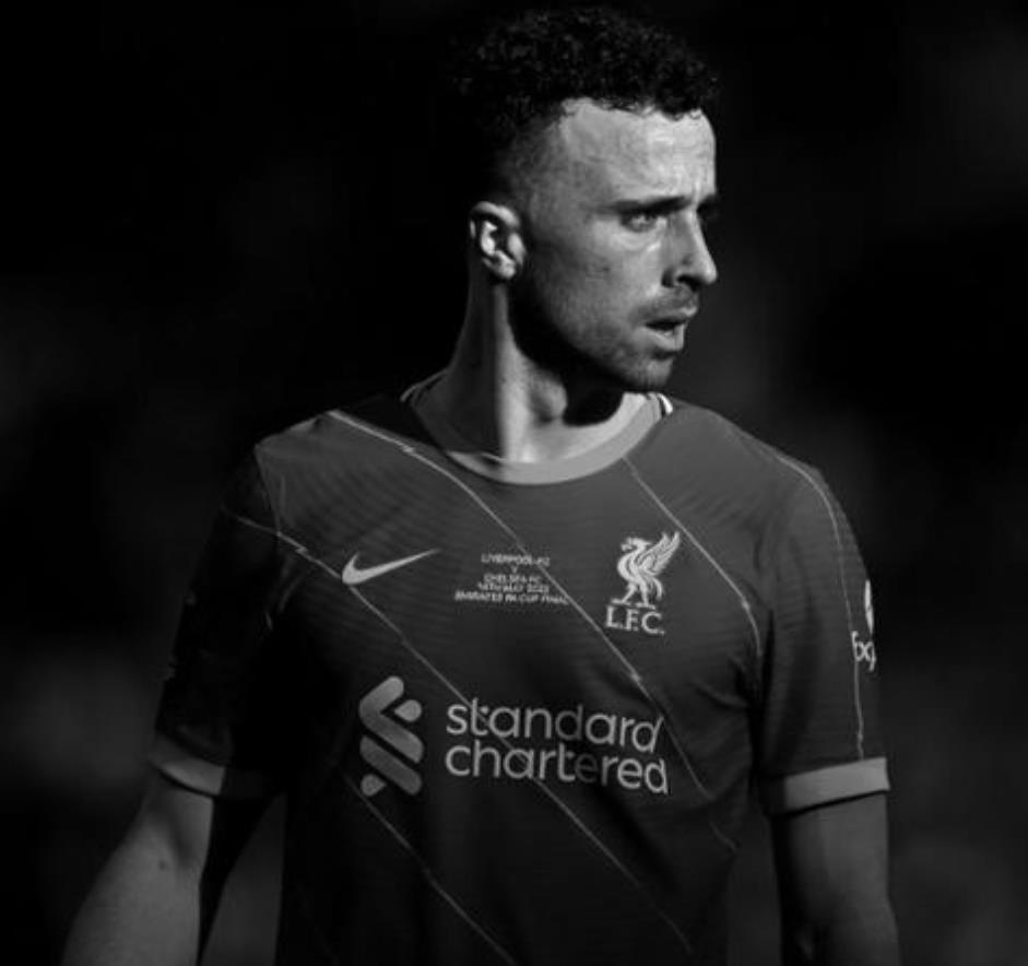 Ngôi sao Liverpool Rush giải thích lý do vắng mặt trong đám tang của Jota: Gia đình tôi đã qua đời và tôi không thể đến dự