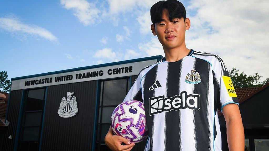 Ngôi sao Newcastle Park Seung-soo: Hãy là chính mình, đừng là phiên bản thứ hai của Son Heung-min và mong muốn được thể hiện kỹ năng rê bóng của mình tại Premier League