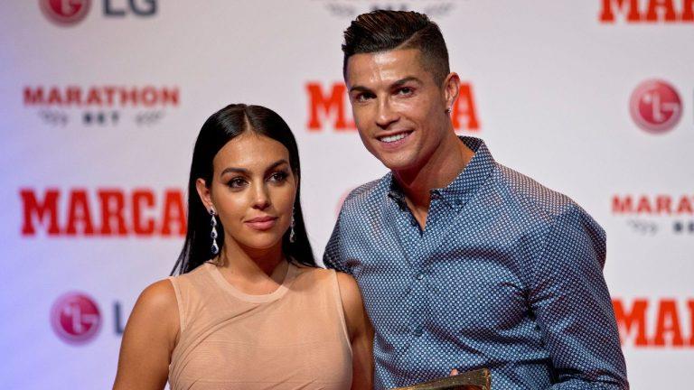 Nhìn lại mối quan hệ chín năm của Cristiano Ronaldo và Georgina: tình yêu sét đánh và cùng nhau trải qua những thăng trầm