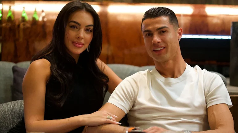 Nhìn lại mối quan hệ chín năm của Cristiano Ronaldo và Georgina: tình yêu sét đánh và cùng nhau trải qua những thăng trầm
