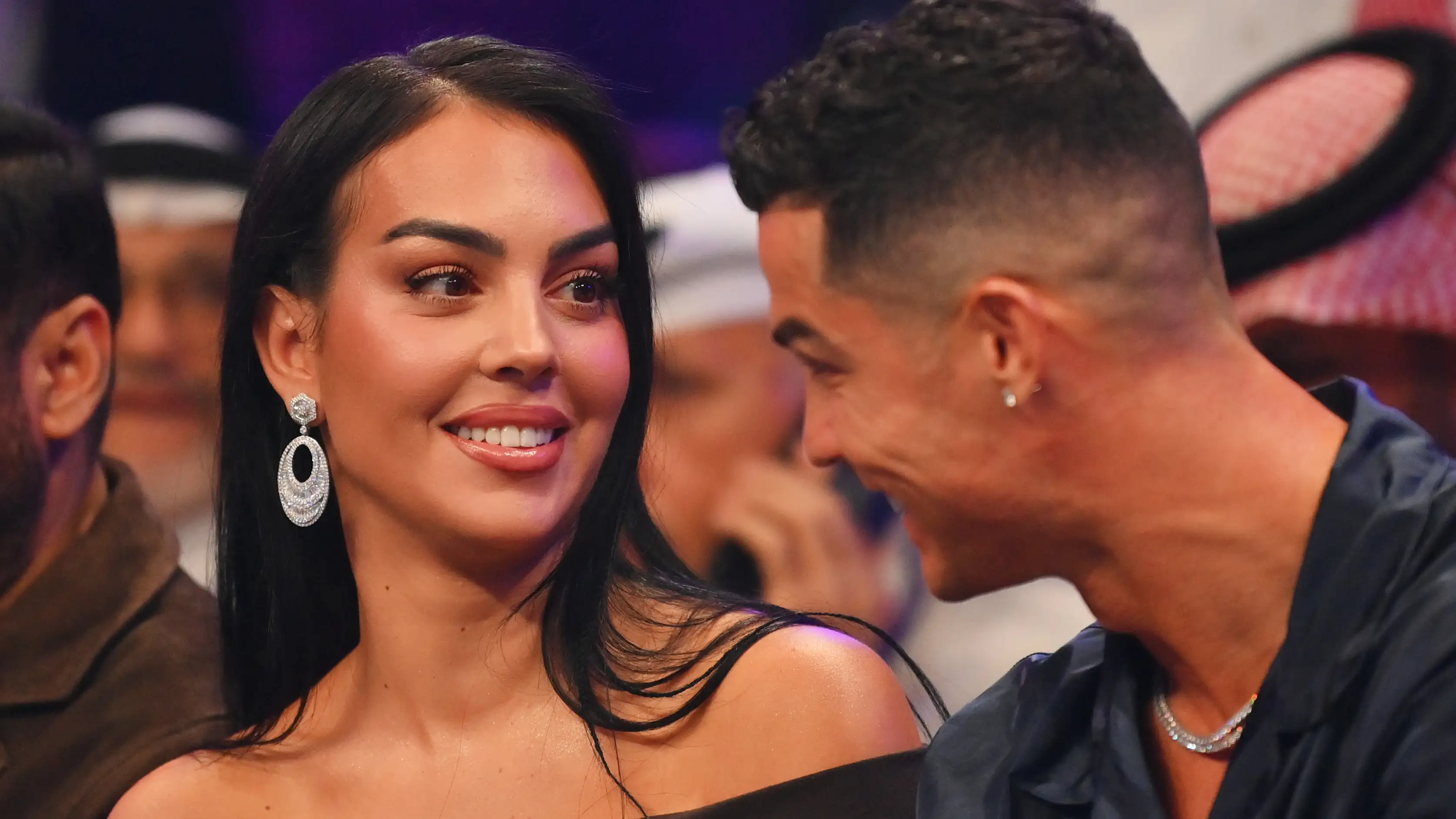 Nhìn lại mối quan hệ chín năm của Cristiano Ronaldo và Georgina: tình yêu sét đánh và cùng nhau trải qua những thăng trầm