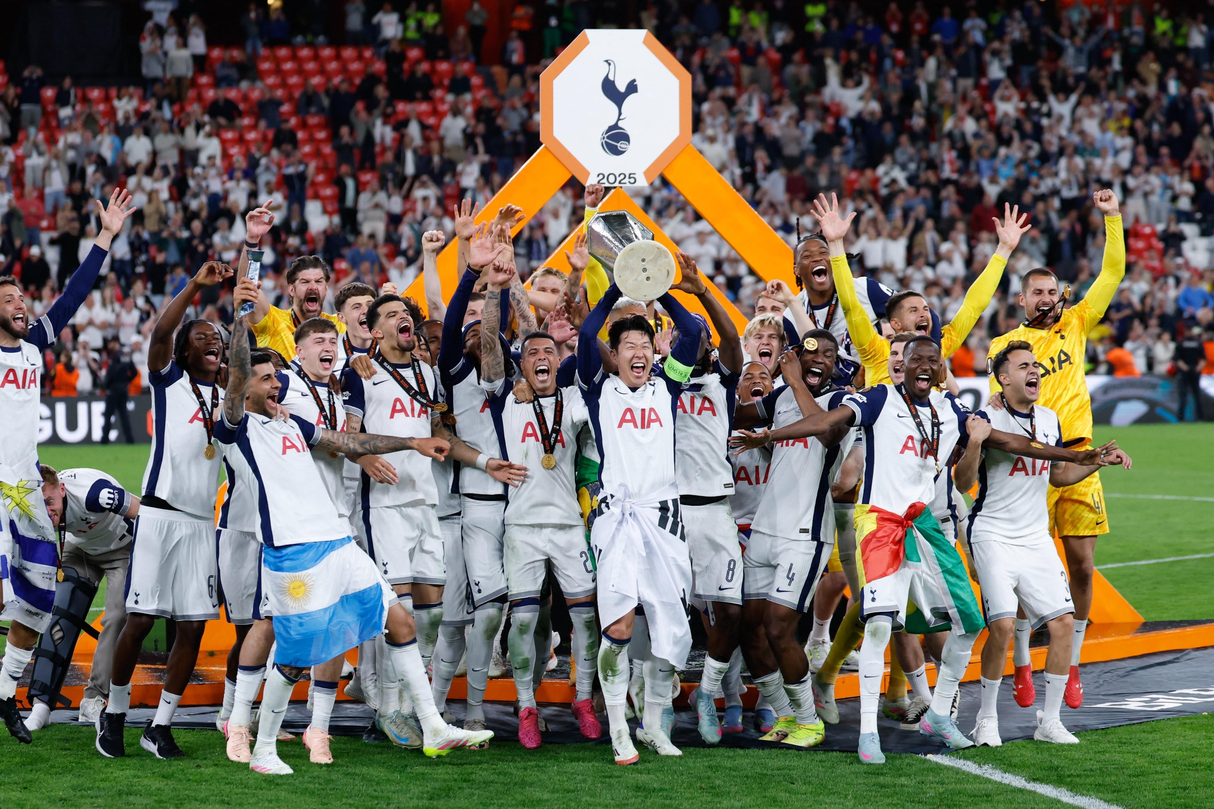 Nhìn lại 25 năm của Levy: Ông là người sáng lập Tottenham hay là trở ngại dẫn đến sự trì trệ?
