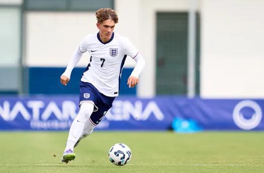 Real Madrid cử tuyển trạch viên đến xem thần đồng Arsenal thi đấu Real Madrid cử tuyển trạch viên đến xem thần đồng Arsenal thi đấu