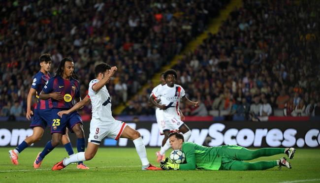 Barcelona: Người khổng lồ trên đôi chân đất sét