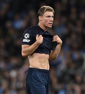 Rasmus Hojlund: "Đá với 11 người trước Man City còn khó"