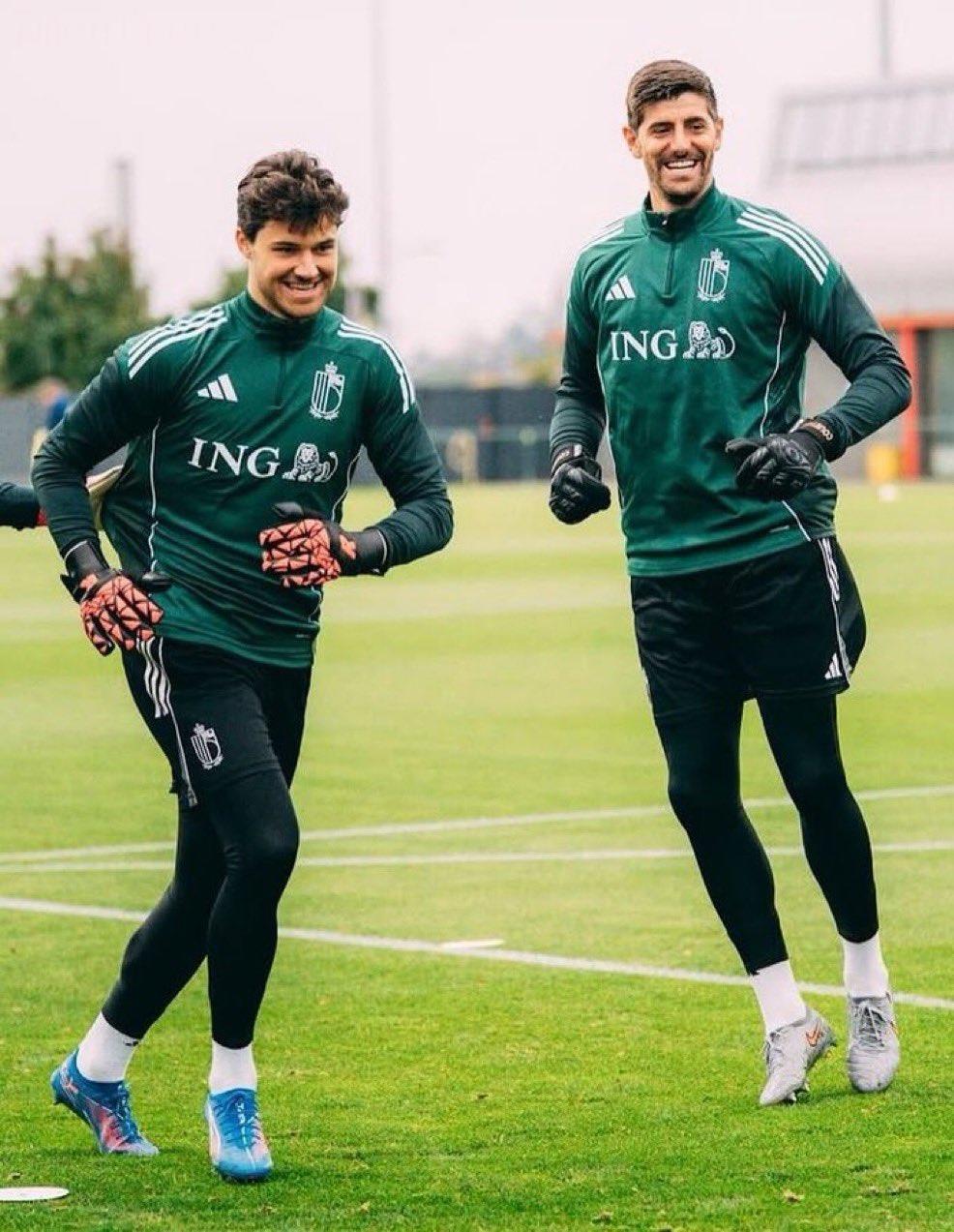Thủ môn MU nhận lời khuyên từ Courtois trước đại chiến Liverpool